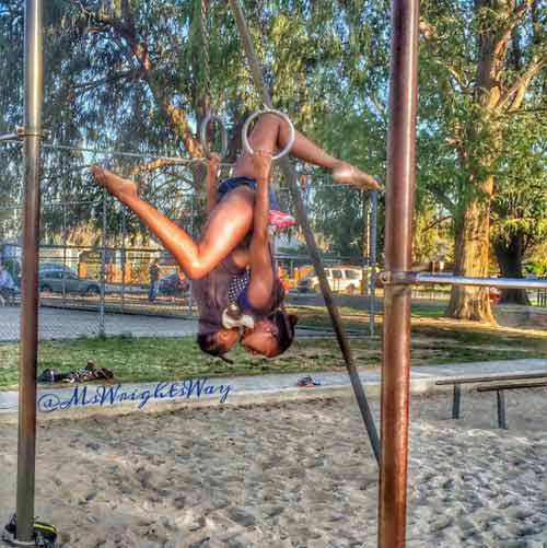 Mẹ mạo hiểm múa cột cả khi mang bầu - 4