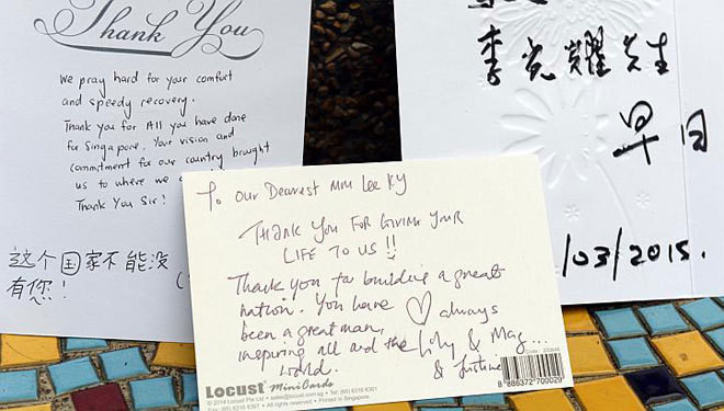 Người Singapore thắp nến cầu nguyện cho Lý Quang Diệu ảnh 7
