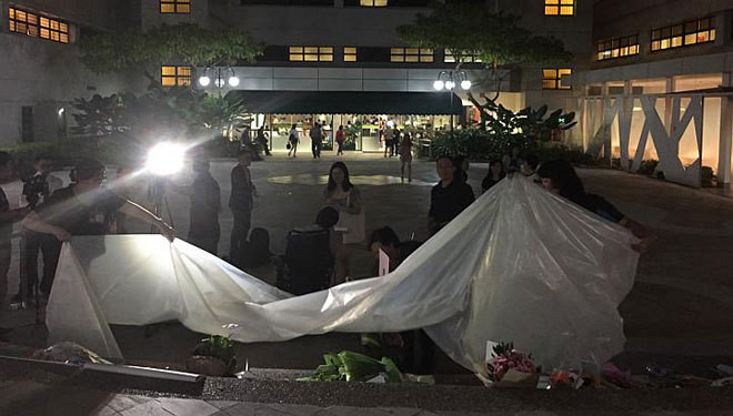 Người Singapore thắp nến cầu nguyện cho Lý Quang Diệu ảnh 3