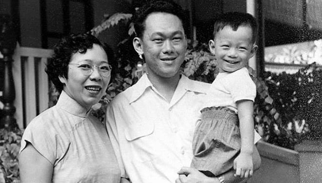 Người Singapore thắp nến cầu nguyện cho Lý Quang Diệu ảnh 1