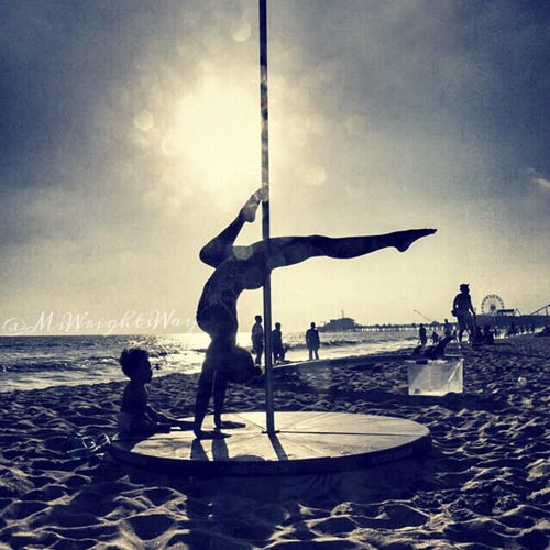 Mẹ mạo hiểm múa cột cả khi mang bầu - 6