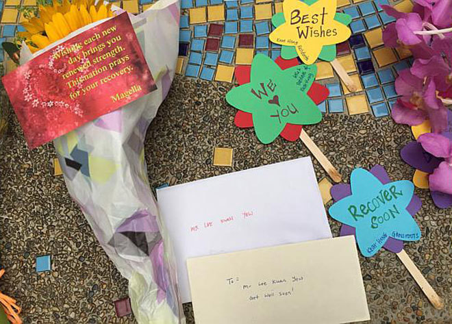 Người Singapore thắp nến cầu nguyện cho Lý Quang Diệu ảnh 6