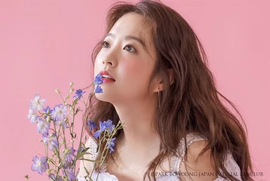 Nhan sắc bất phân thắng bại của những mỹ nhân K-biz sinh năm 1990 ảnh 13