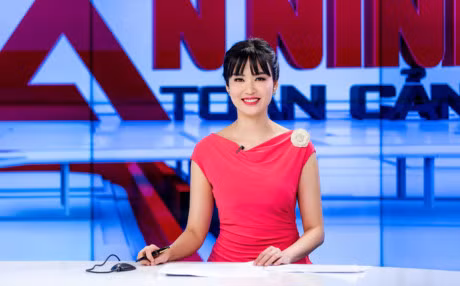 Hoa hau Thu Thuy: Diem manh cua phu nu la yeu duoi - Anh 1