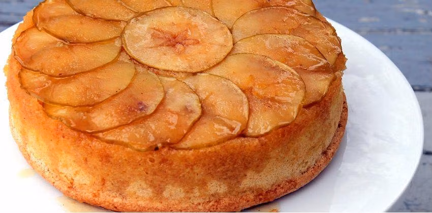 Bánh táo là món tráng miệng thơm ngon được nhiều người yêu thích - Ảnh minh họa: Internet