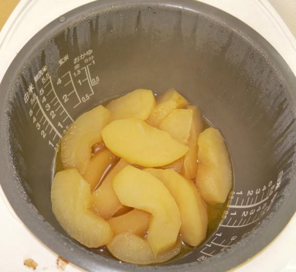 Chẳng cần ra tiệm, nàng vụng về nào cũng sẽ thành công với cách làm bánh táo bằng nồi cơm điện cực dễ này ảnh 3 Chẳng cần ra tiệm, nàng vụng về nào cũng sẽ thành công với cách làm bánh táo bằng nồi cơm điện cực dễ này ảnh 3