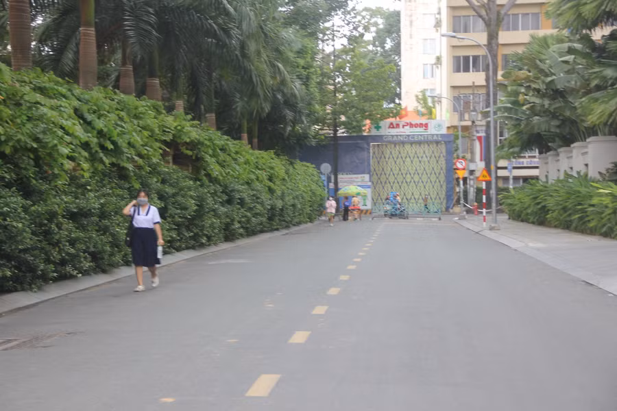 Phân luồng hỗ trợ thí sinh tới điểm thi nhanh chóng, đảm bảo khoảng cách