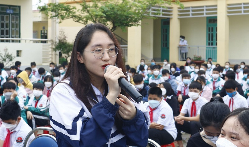 Hoạt động tư vấn, tuyển sinh của Trường THPT chuyên Lê Quý Đôn tại các trường THCS khu vực huyện Điện Biên.
