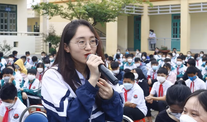 Hoạt động tư vấn, tuyển sinh của Trường THPT chuyên Lê Quý Đôn tại các trường THCS khu vực huyện Điện Biên.