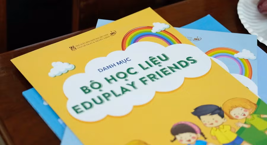 Tài liệu sử dụng cho trẻ làm quen với tiếng Anh ngày càng phong phú.