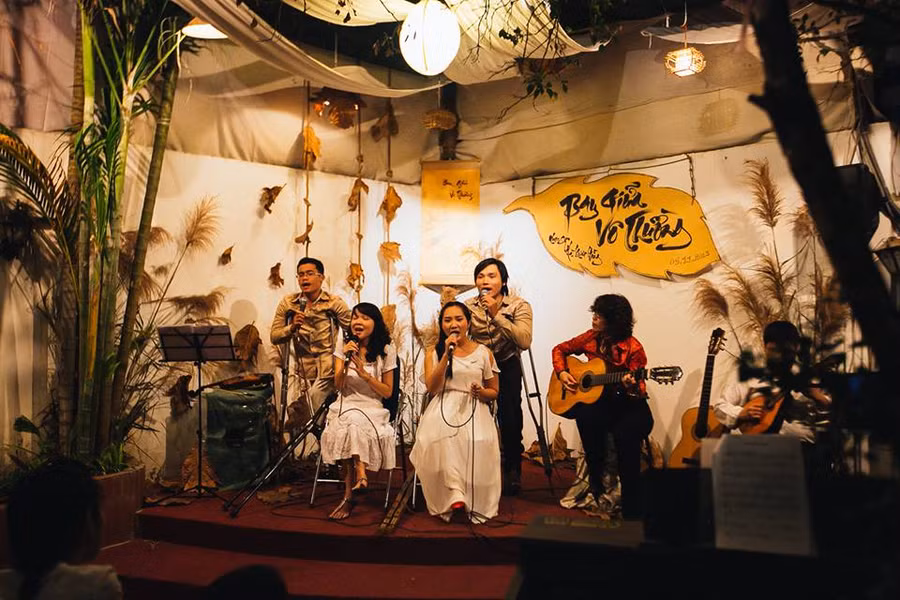 Nhóm hát Đời Rất Đẹp trong đêm nhạc tại Hội Quán DRD