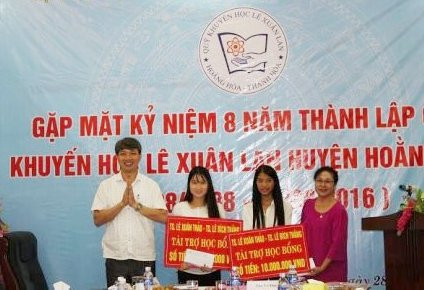 Trao học bổng cho HSSV mồ côi, học giỏi từ Quỹ khuyến học Lê Xuân Lan