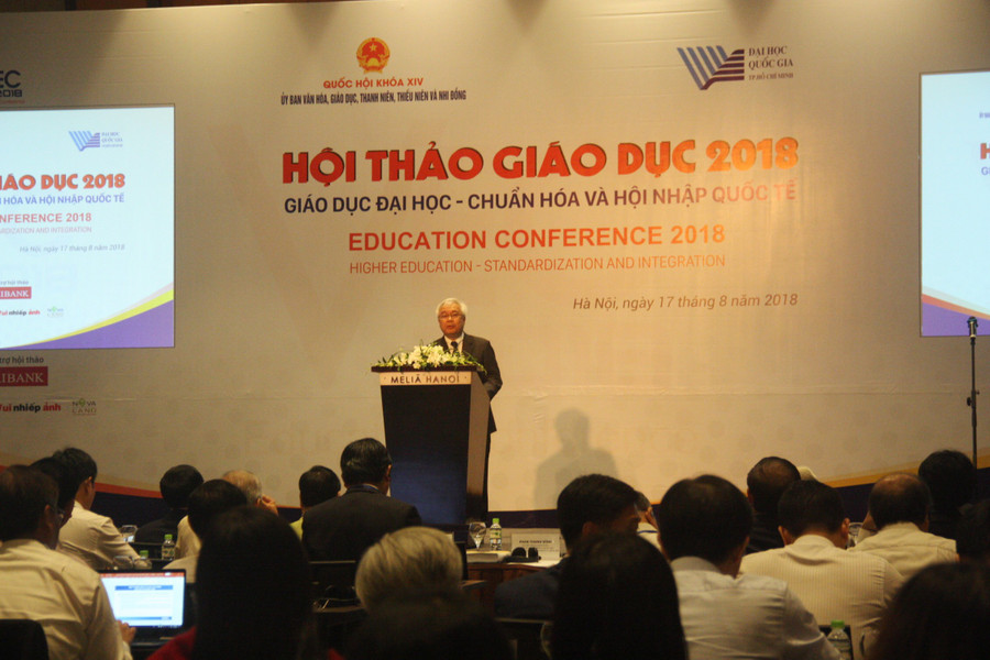 PGS.TS Phan Thanh Bình phát biểu đề dẫn