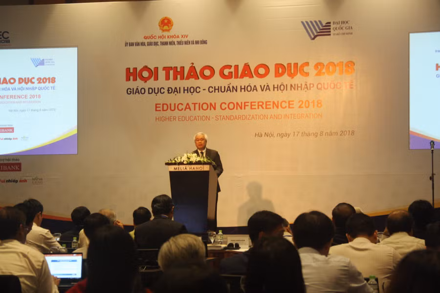 PGS.TS Phan Thanh Bình phát biểu đề dẫn