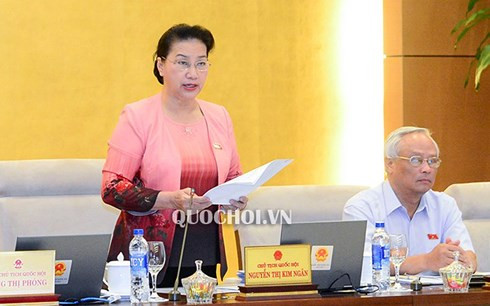 Chủ tịch Quốc hội: Cần đánh giá công bằng chứ đừng lấy một việc tiêu cực để đánh giá chung. Chủ tịch Quốc hội: Cần đánh giá công bằng chứ đừng lấy một việc tiêu cực để đánh giá chung.