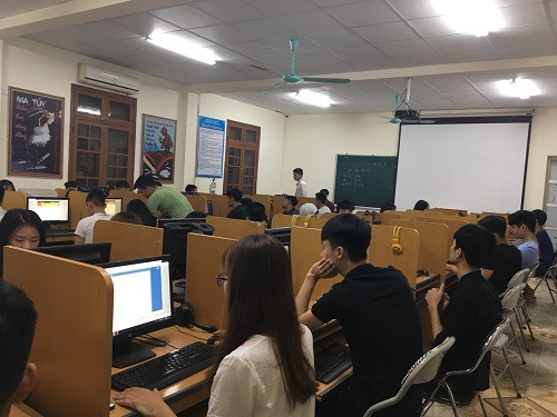 Vòng sơ khảo diễn ra tại 4 phòng máy thi trắc nghiệm