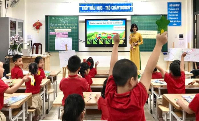 Học sinh hào hứng trong tiết học sáng tạo của cô giáo Lê Thị Na Sa. Học sinh hào hứng trong tiết học sáng tạo của cô giáo Lê Thị Na Sa.
