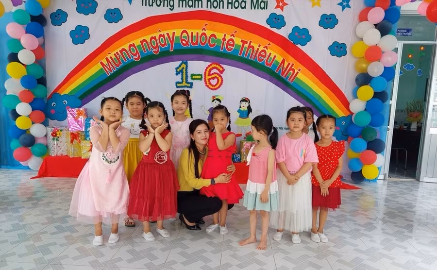 Cô Dương Bảo Ngân Hà, Hiệu trưởng Trường Mầm non Hoa Mai (huyện Cù Lao Dung).
