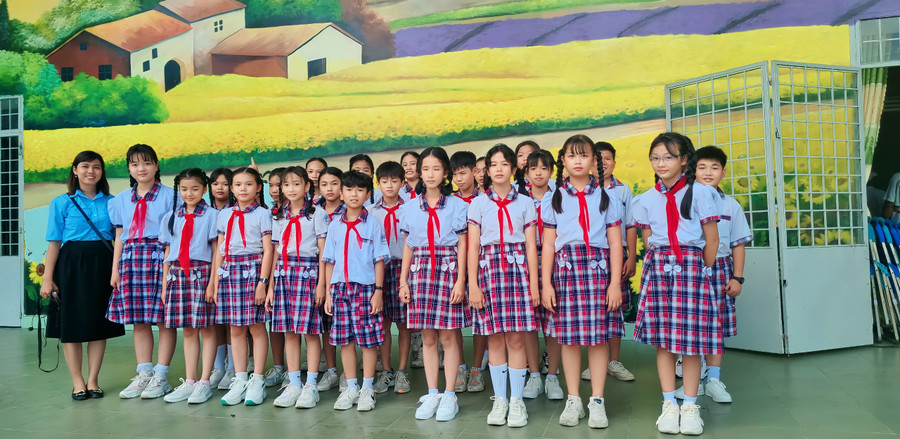 Đội viên hào hứng tham gia hội thi. Đội viên hào hứng tham gia hội thi.
