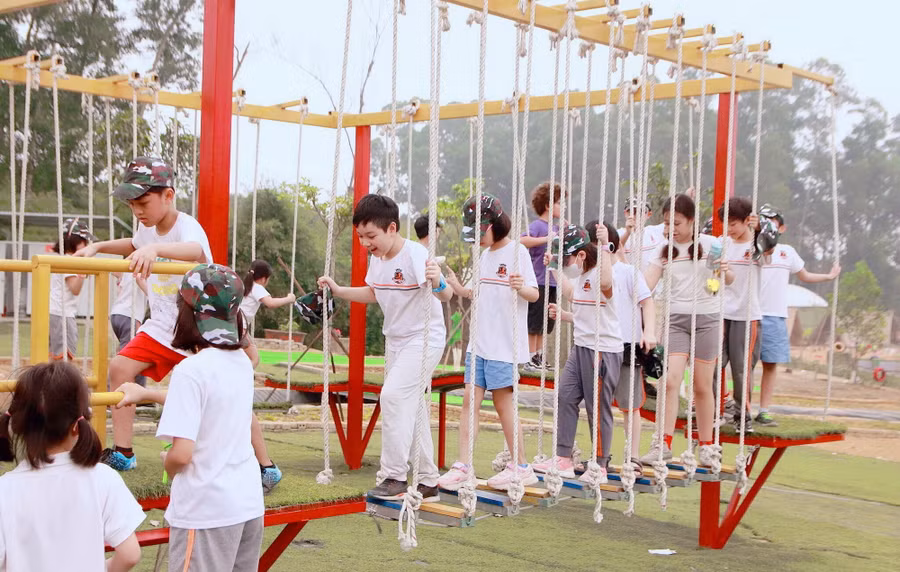 Học sinh tiểu học của Hà Nội tham gia trải nghiệm tại khu sinh thái ở xã Yên Bình (Thạch Thất, Hà Nội). Ảnh: TG