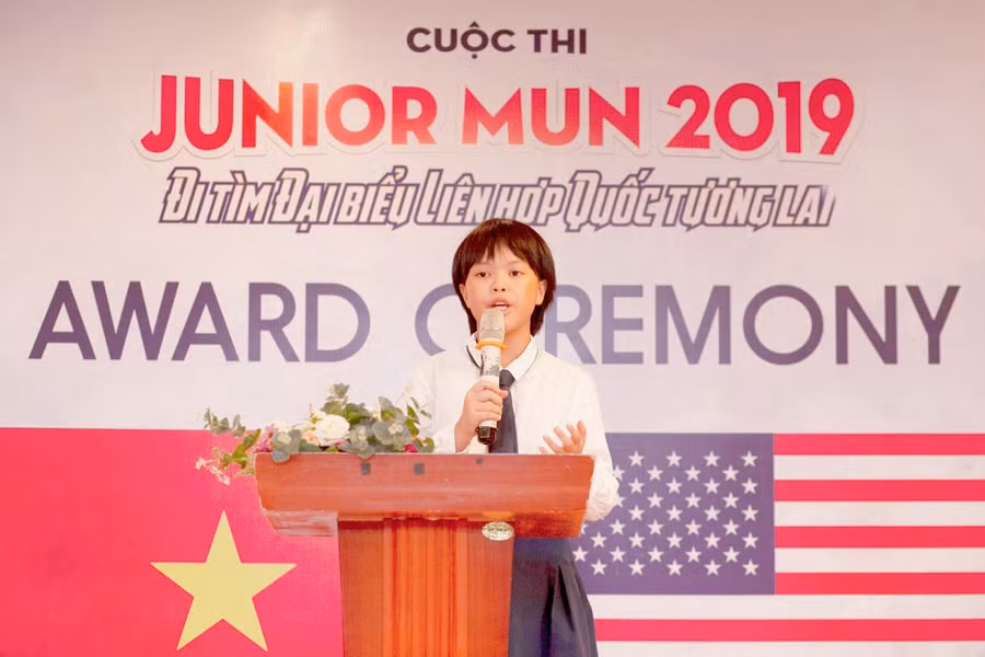 Thanh Mai trong Cuộc thi Đi tìm đại biểu Liên Hợp Quốc tương lai.