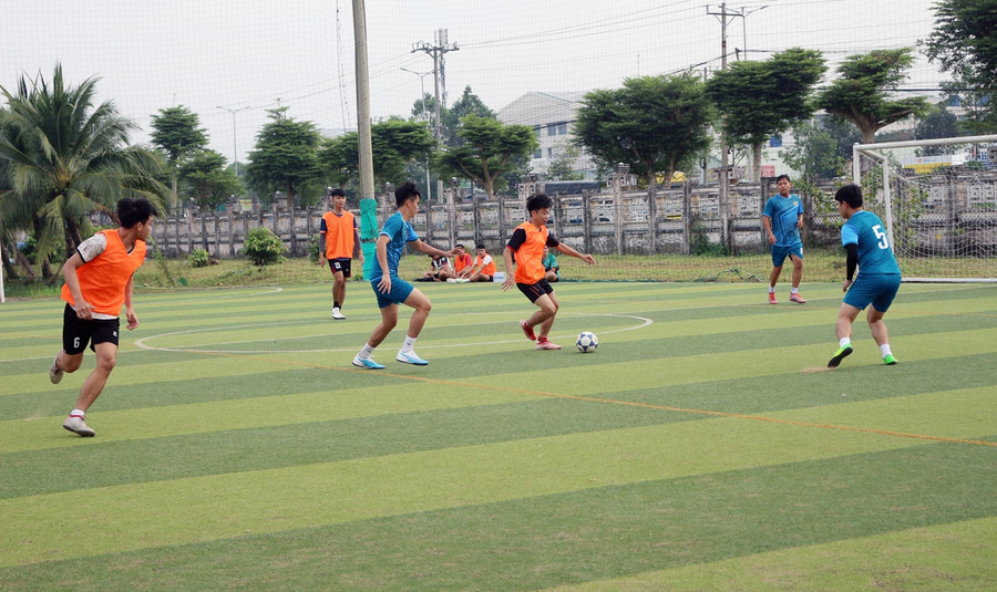 Màn tranh tài của các đội tham gia hội thao. Màn tranh tài của các đội tham gia hội thao.