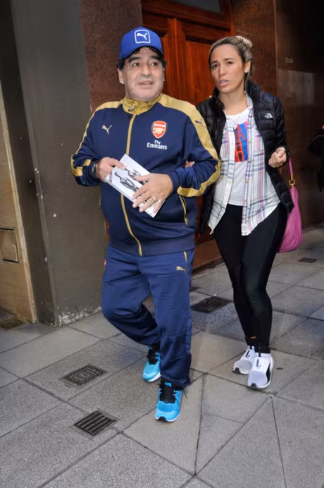 Maradona phau thuat nang mat de xung voi nguoi tinh tre - Anh 8