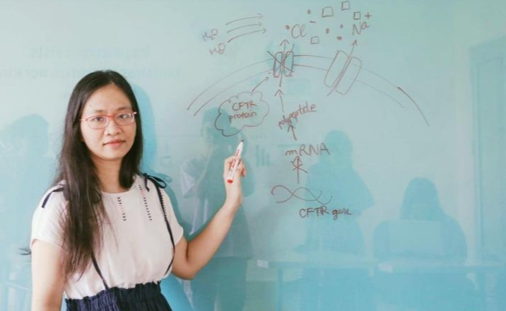 Sinh viên Phạm Hà Bích Trâm. Sinh viên Phạm Hà Bích Trâm.