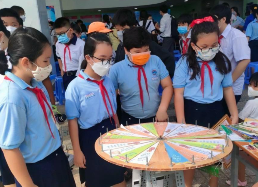 Học sinh Trường Tiểu học Phú Thọ, Quận 11, TPHCM trong một giờ sinh hoạt chuyên đề.