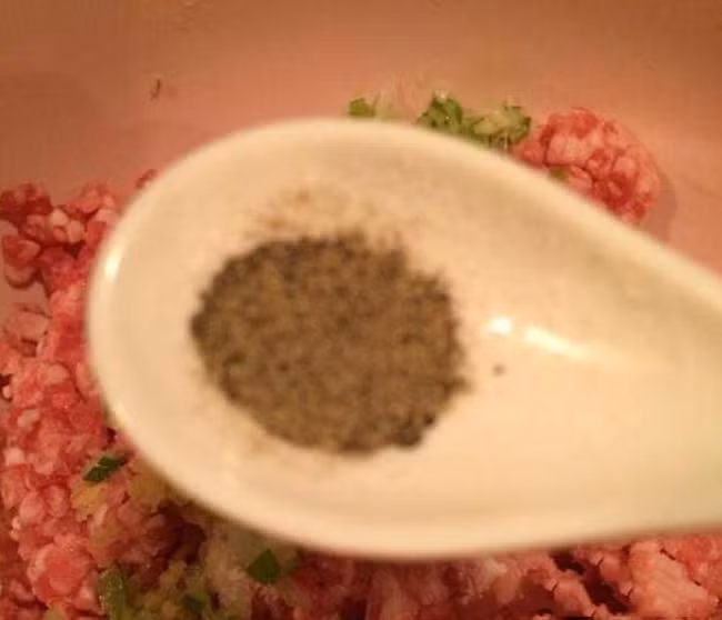 Cách làm món thịt viên chiên vỏ ngoài giòn rụm, bên trong thơm mềm ảnh 5