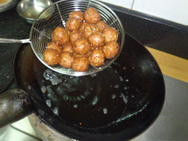 Cách làm món thịt viên chiên vỏ ngoài giòn rụm, bên trong thơm mềm ảnh 23