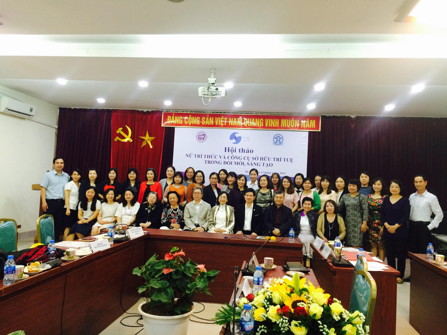 Các đại biểu dự Hội thảo chụp ảnh lưu niệm Các đại biểu dự Hội thảo chụp ảnh lưu niệm