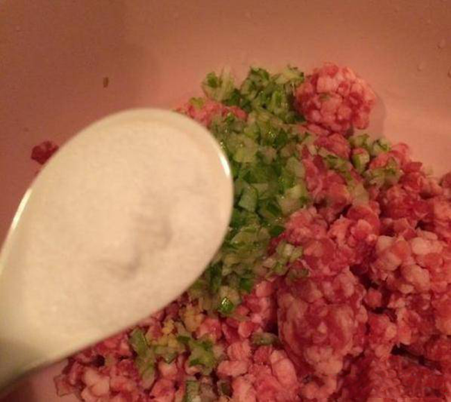 Cách làm món thịt viên chiên vỏ ngoài giòn rụm, bên trong thơm mềm ảnh 4