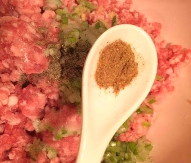 Cách làm món thịt viên chiên vỏ ngoài giòn rụm, bên trong thơm mềm ảnh 6