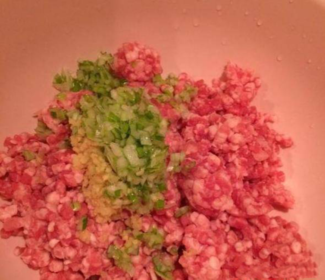 Cách làm món thịt viên chiên vỏ ngoài giòn rụm, bên trong thơm mềm ảnh 3