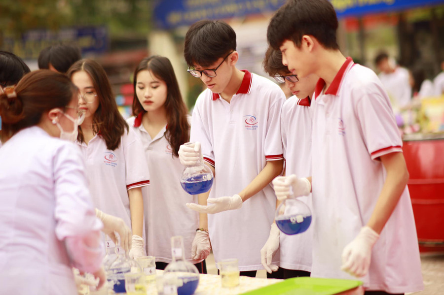 Nhiều học sinh lựa chọn các trường tư thục làm bến đỗ.