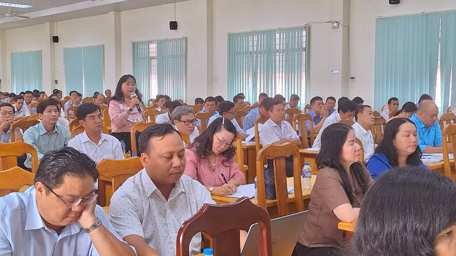 Các đại biểu chia sẻ, trao đổi cách làm hay, hiệu quả trong thực hiện các mô hình đổi mới.