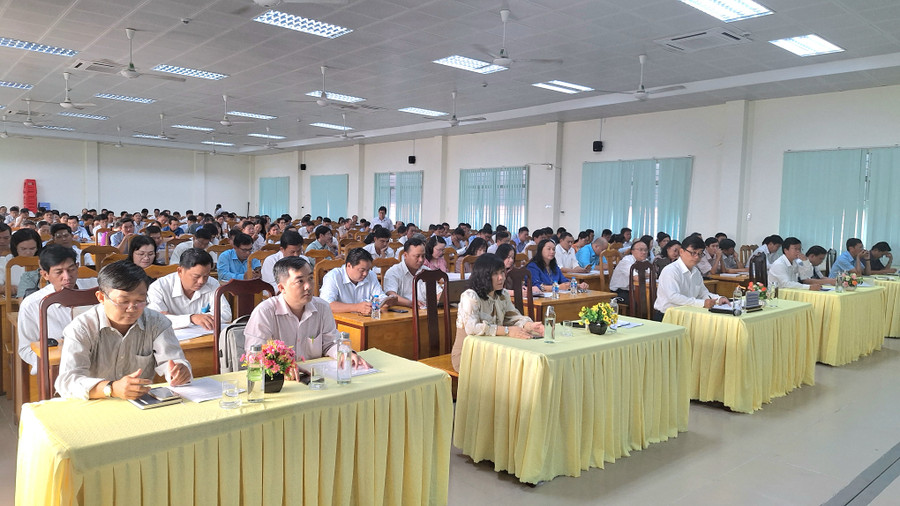 Đại biểu tham dự hội nghị.