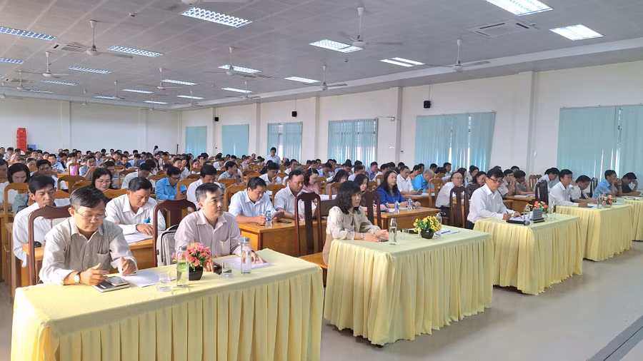 Đại biểu tham dự hội nghị.