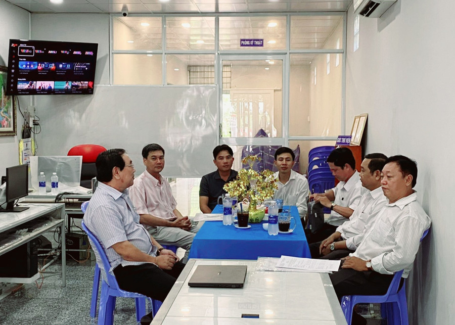 Các thành viên tham gia đoàn kiểm tra.