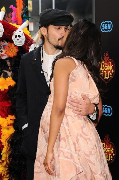 Những nụ hôn nồng cháy của sao Hollywood ảnh 2