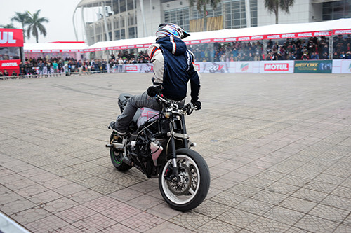 biker-viet-tranh-tai-moto-mao-hiem-tai-ha-noi-5