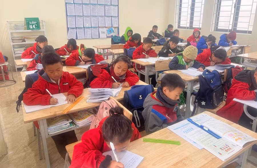 Học sinh Trường Phổ thông Dân tộc bán trú - Tiểu học Nậm Cắn 1 (Kỳ Sơn, Nghệ An). Ảnh: Hồ Lài