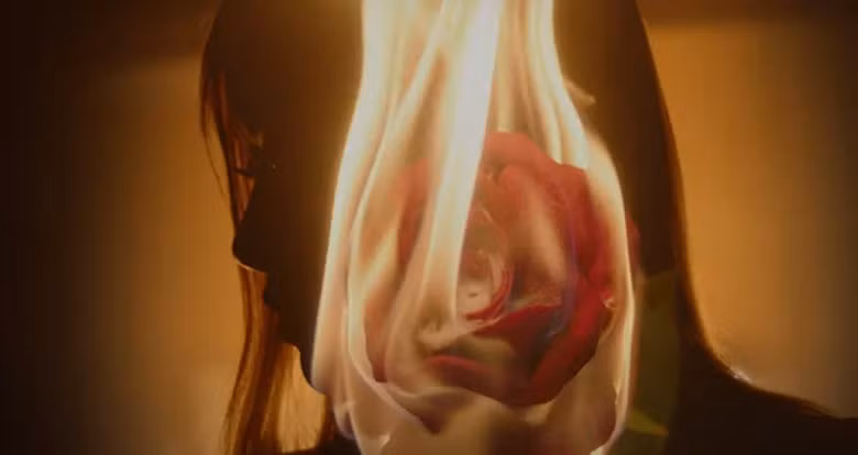 Những điều bạn có thể đã bỏ lỡ trong Teaser "Coming Soon" của Rosé BLACKPINK ảnh 3