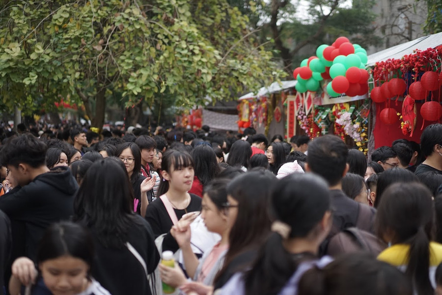 Chợ quê năm 2024 của Trường THCS Đống Đa thu hút sự tham gia của đông đảo học sinh, giáo viên, phụ huynh. Chợ quê năm 2024 của Trường THCS Đống Đa thu hút sự tham gia của đông đảo học sinh, giáo viên, phụ huynh.