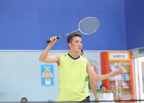 Đàm Vĩnh Hưng đam mê môn cầu lông