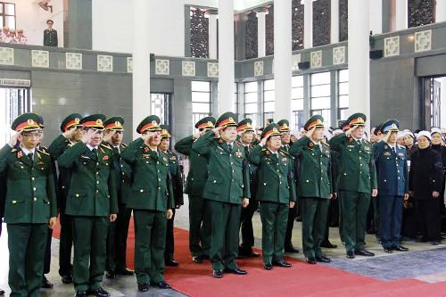 Đoàn Ban Bí thư Trung ương Đảng do đồng chí Ngô Văn Dụ làm trưởng đoàn đến viếng Trung tướng Đàm Văn Ngụy. Đoàn Quân ủy Trung ương - Bộ Quốc phòng do Đại tướng Phùng Quang Thanh làm trưởng đoàn, đến viếng.