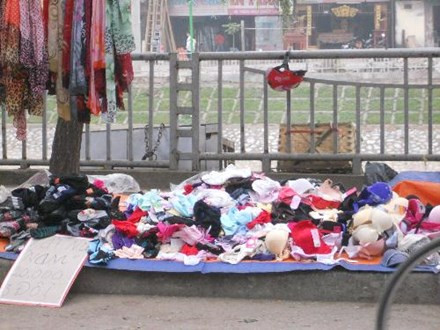 Đồ lót “đổ đống” và những nguy cơ