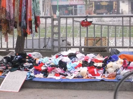 Đồ lót “đổ đống” và những nguy cơ
