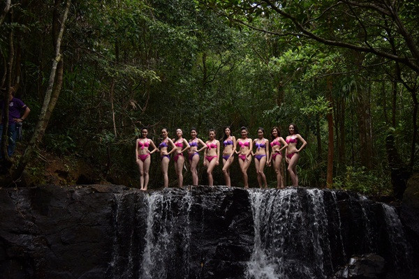 Thí sinh Hoa hậu diện bikini bên bờ suối bảo vệ thiên nhiên - ảnh 2 Hình ảnh: Thí sinh Hoa hậu diện bikini bên bờ suối bảo vệ thiên nhiên số 2